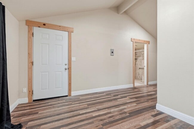 Building Photo - 910 Kaweah St