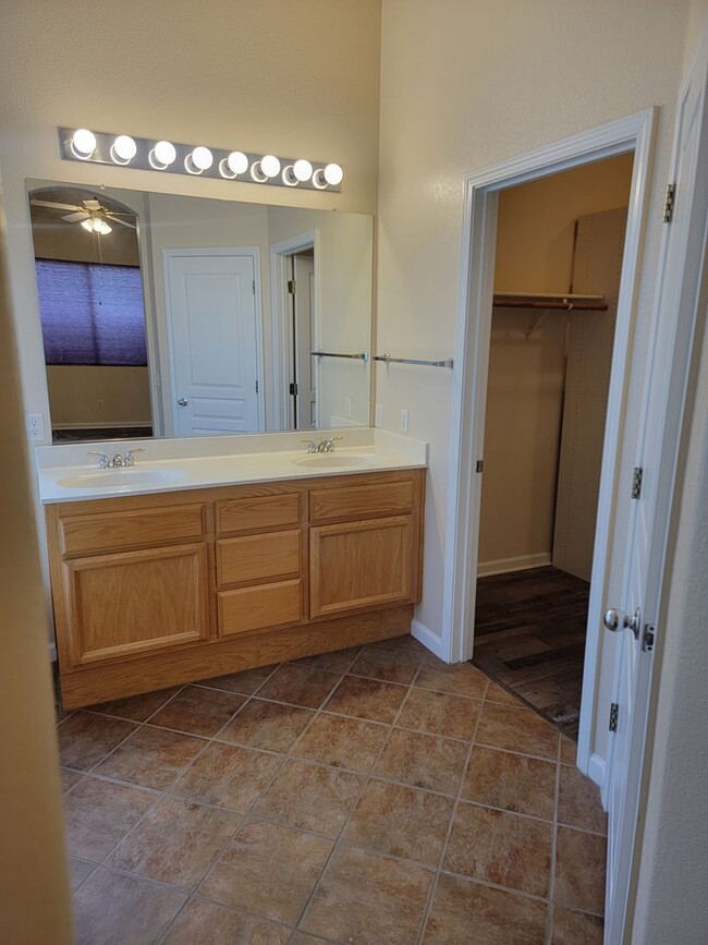 Building Photo - MAY MOVE IN SPECIAL - $500.00 of 2nd Month
