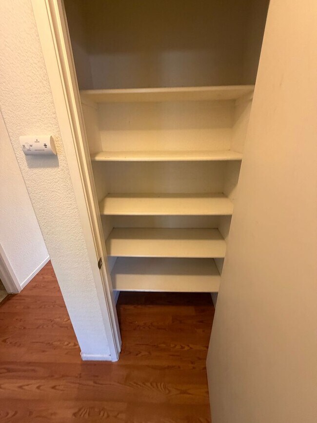 Building Photo - Three Bedroom Two Bathroom House for Rent