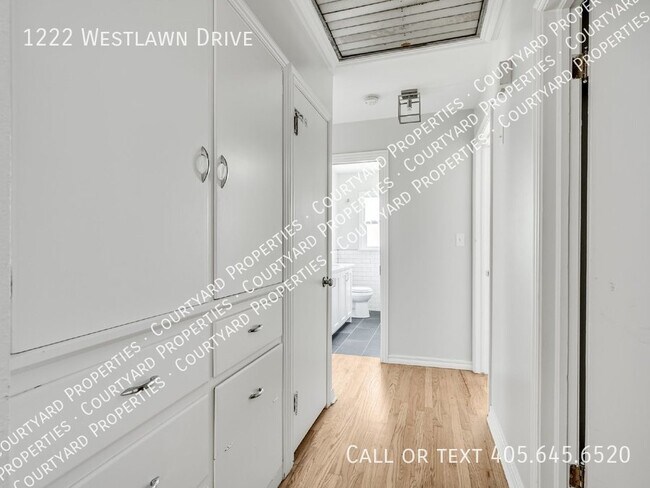 Building Photo - 1222 Westlawn Dr