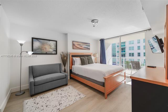 Building Photo - 1200 Brickell Bay Dr