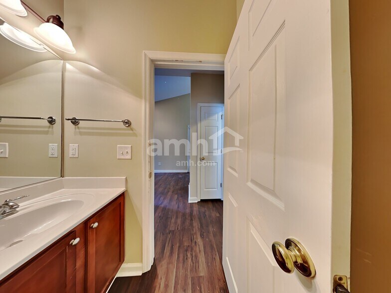 Building Photo - 2993 Nantuckett Ave