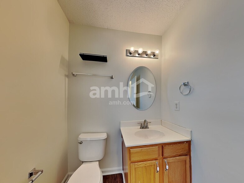 Building Photo - 108 Hampshire Dr