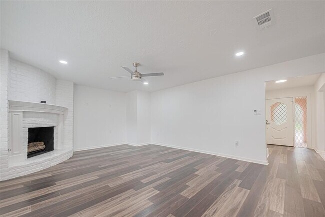 Building Photo - 5303 Lookout Mountain Dr