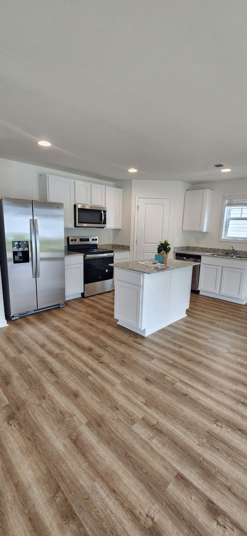 Building Photo - 3BR, 2.5 BA in Hazelwood Subdivision