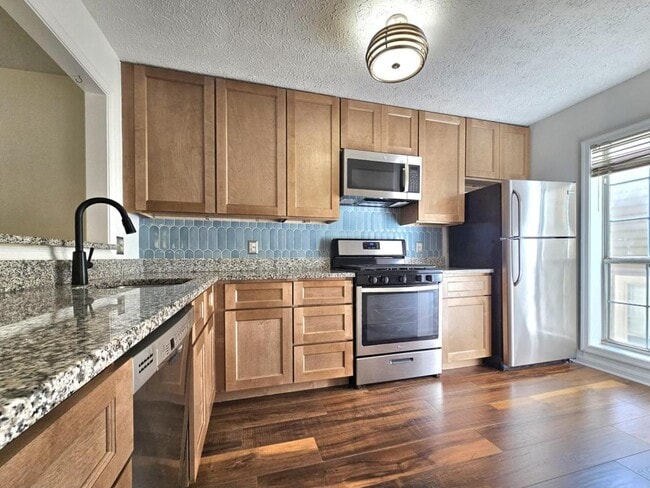 Building Photo - 7660 Willow Point Dr