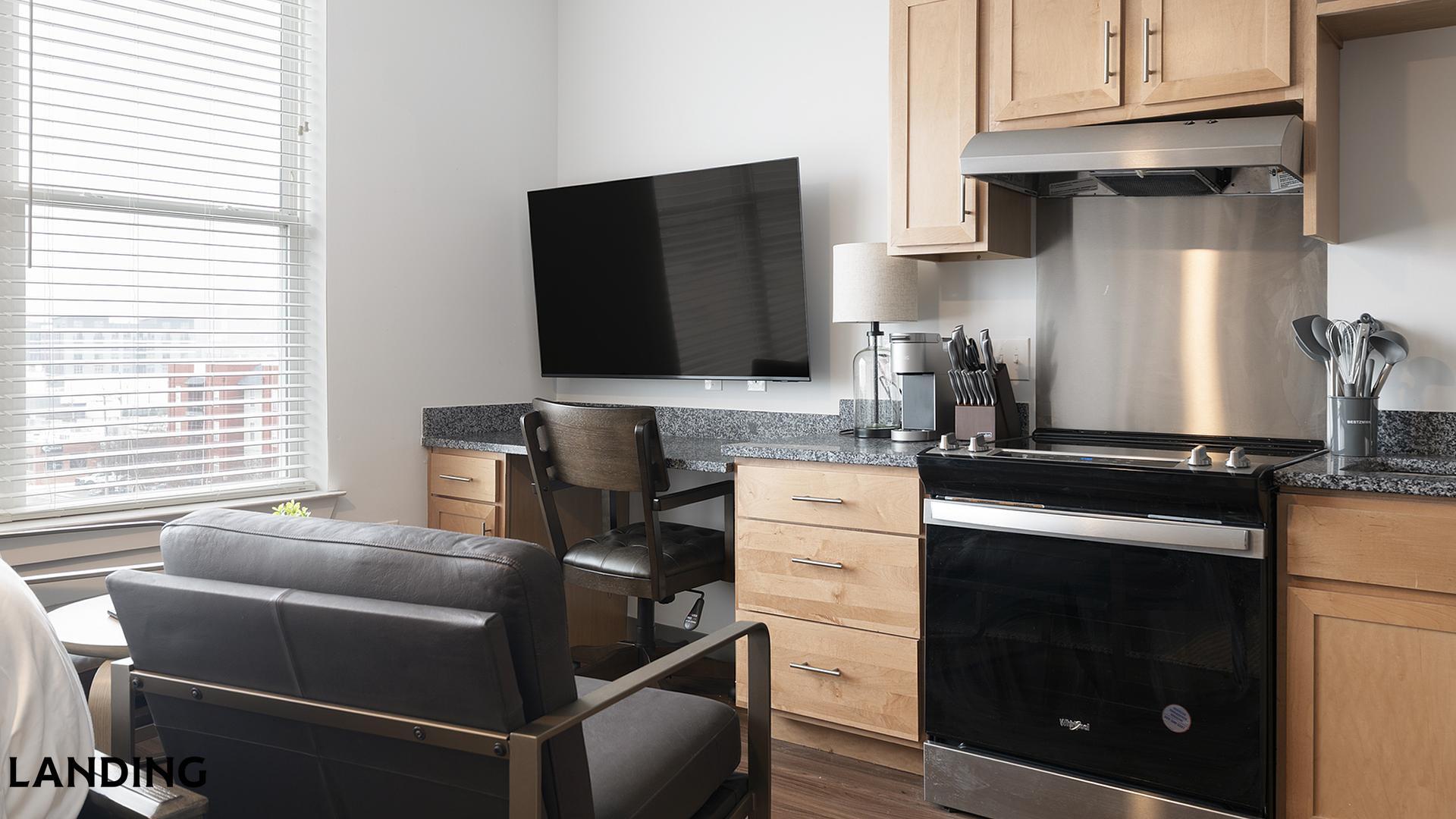 Building Photo - 302 13th St S