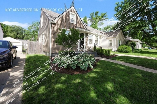 Building Photo - 1403 N Altadena Ave