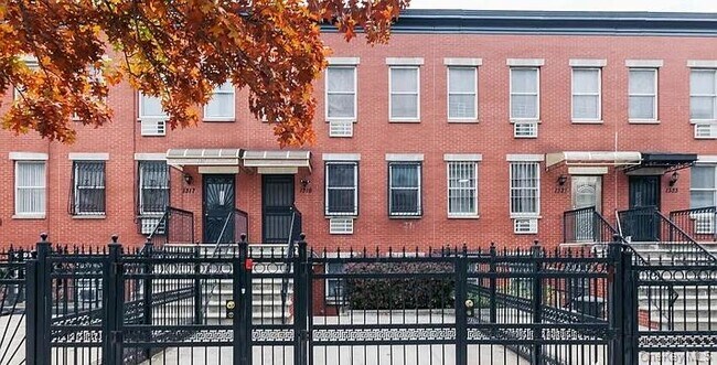 Primary Photo - 1319 Gates Ave