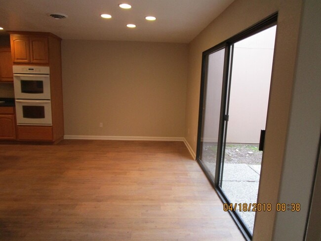 Building Photo - 1529 Lincoln Rd