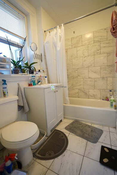 Building Photo - 82 Brainerd Rd