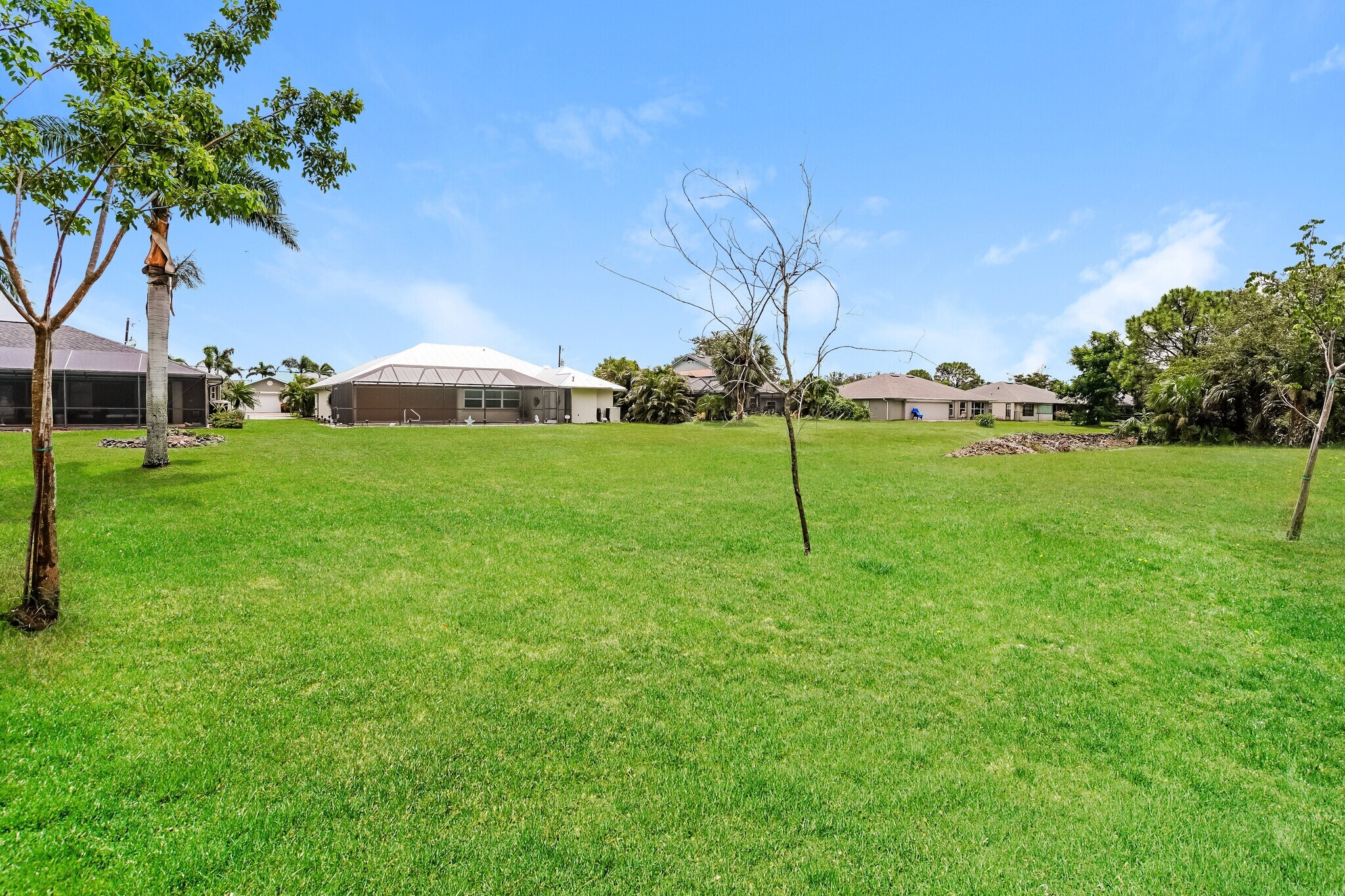 Building Photo - 603 Vinca Rosea