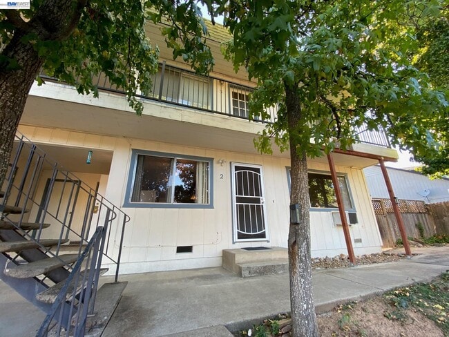 Building Photo - 17 Raggio Rd