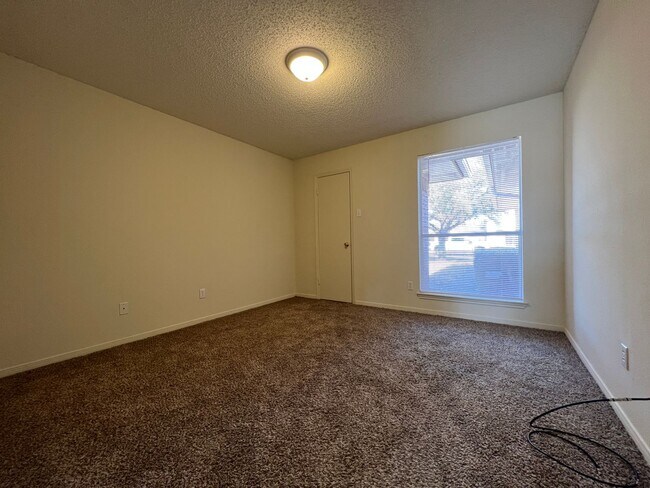 Building Photo - Duplex