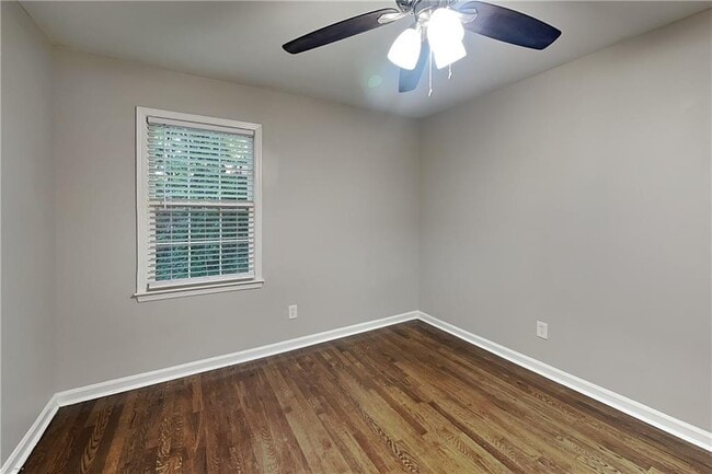 Building Photo - 1250 Ridgefield Dr