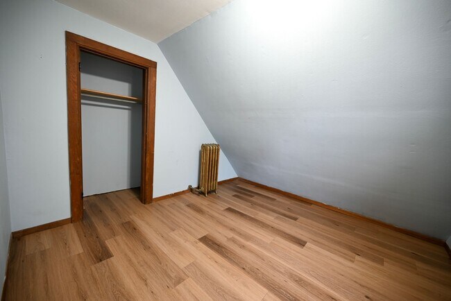 Building Photo - 405-407 W Main St - Duplex