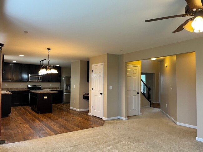 Building Photo - Updated 4 Bed 3 Bath Home In Fairview Heights!