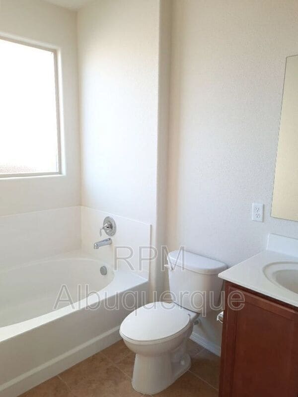 Building Photo - 2326 Vista de Colinas Dr SE