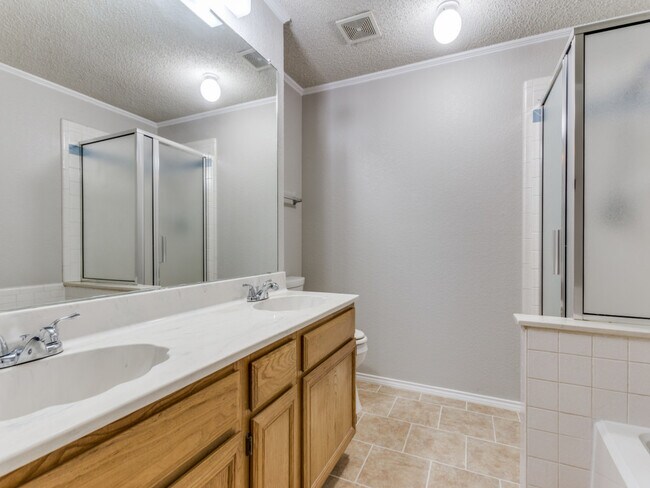 Building Photo - 7124 Summerset Dr