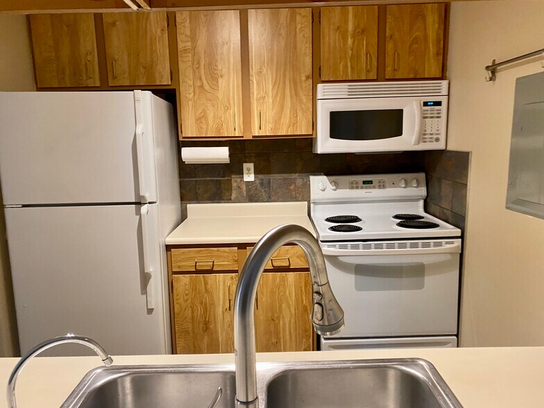 Building Photo - 5333 Brody Dr