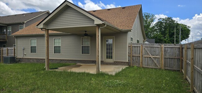 Building Photo - 1001 Whitney Dr