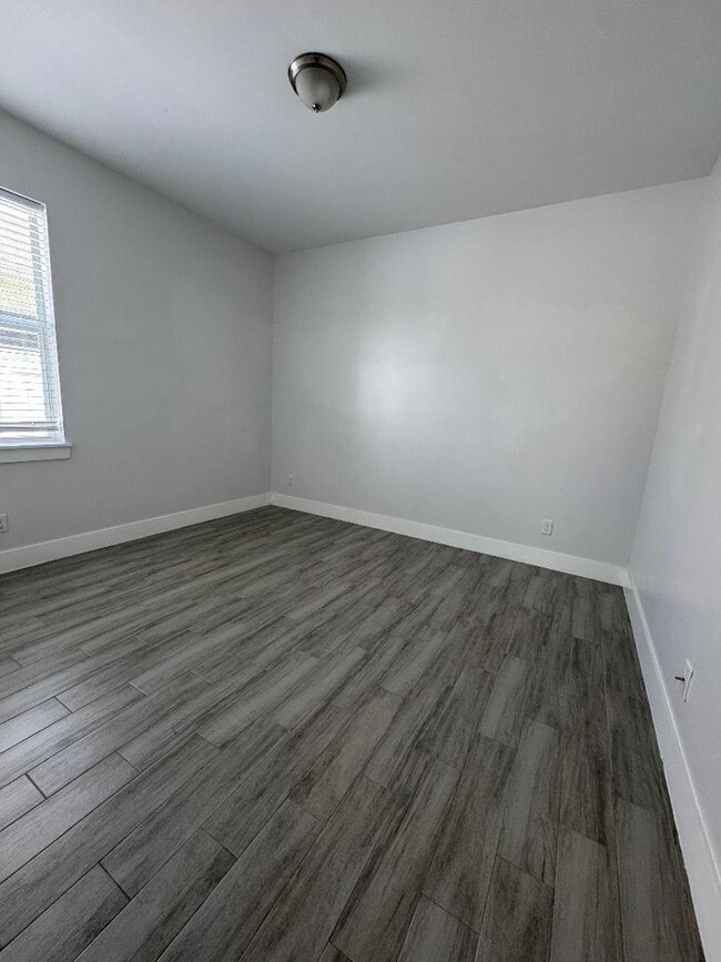 Building Photo - 1029 Mango Dr
