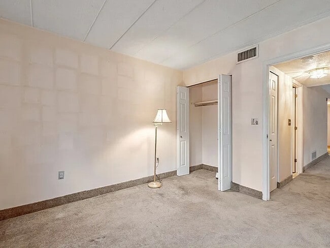 Building Photo - 2 Ledgewood Way