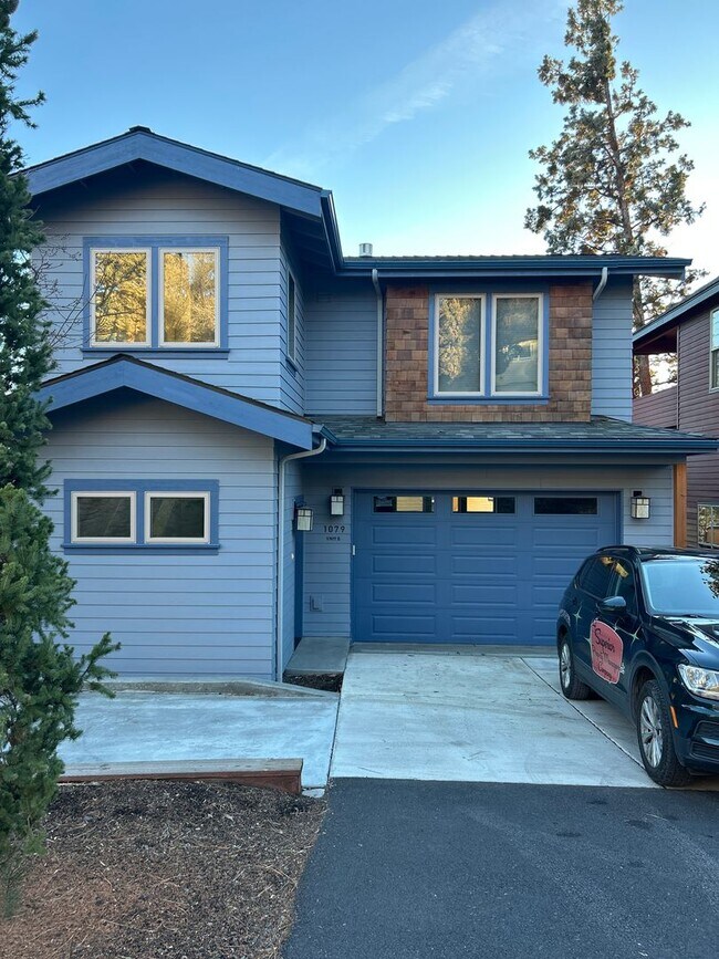 Building Photo - 1079 NW Quincy Ave