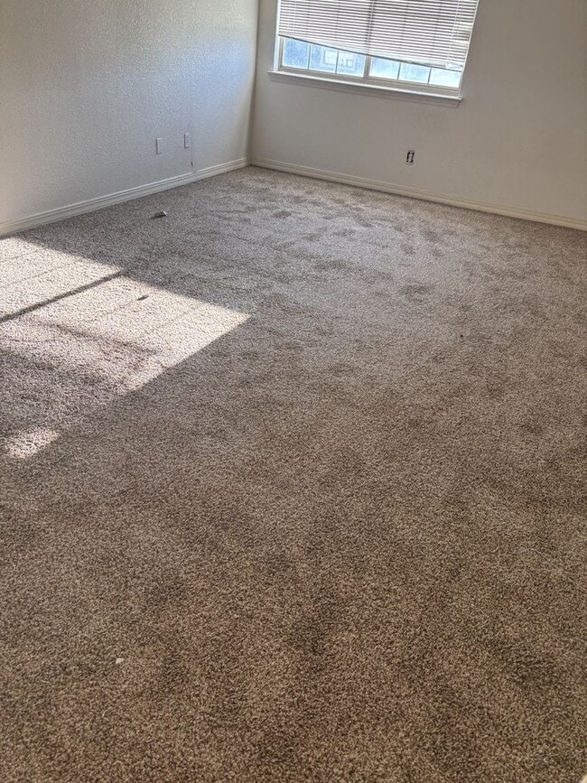 Building Photo - HOLIDAY SPECIAL  $1,695.00 First two month...