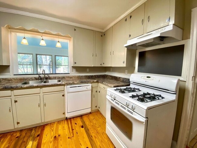 Building Photo - 3870 Hog Mountain Rd