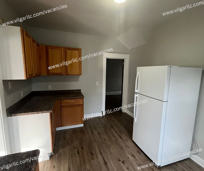 Building Photo - 677 Tyler St