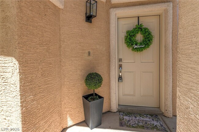 Building Photo - 2025 Shining Feather Ln