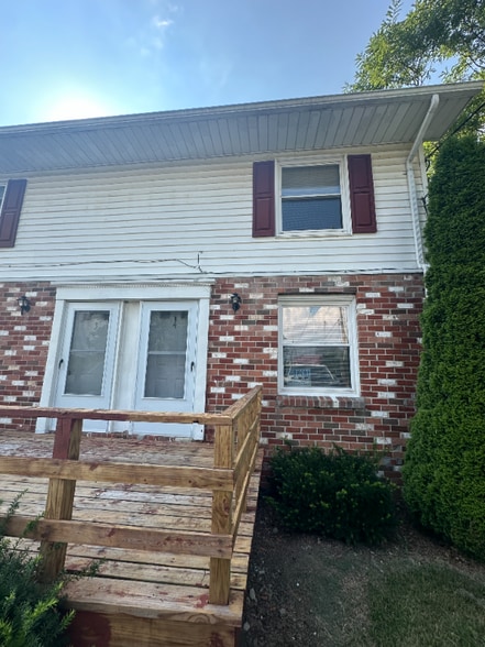 Primary Photo - 302 N Main St