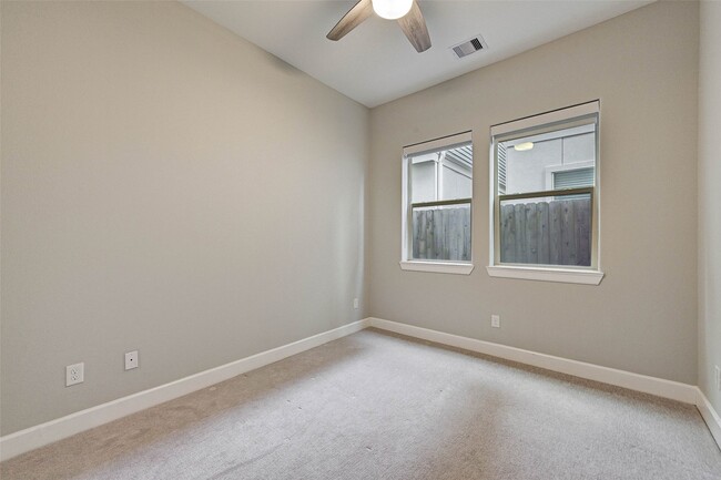 Building Photo - 2113 Naomi St