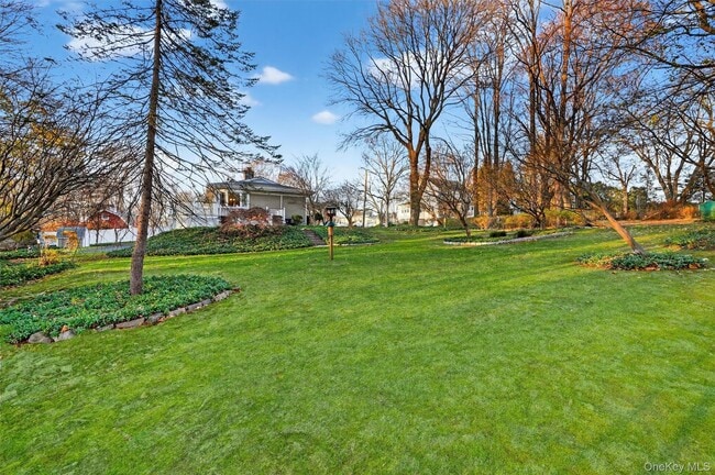 Building Photo - 350 Spring St