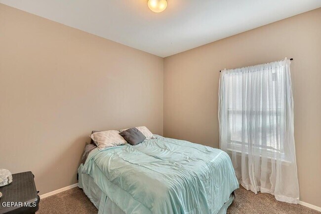 Building Photo - 12921 Hueco Cave Dr