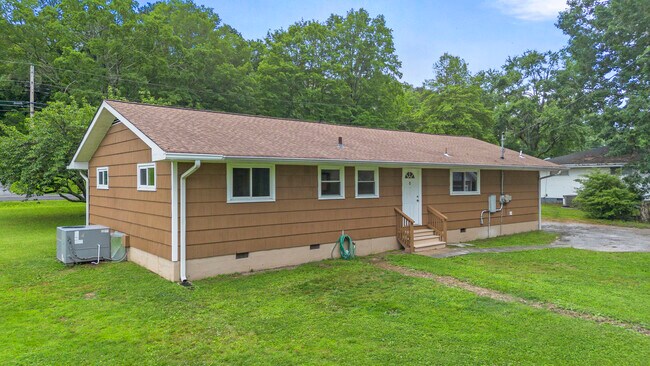 Building Photo - 1331 Phils Dr