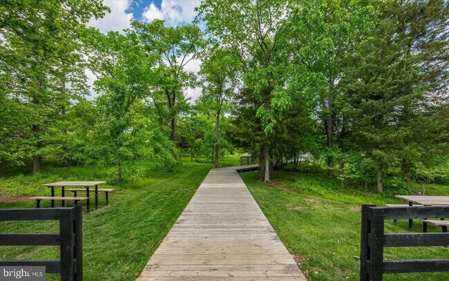 Building Photo - 44623 Wolfhound Sq