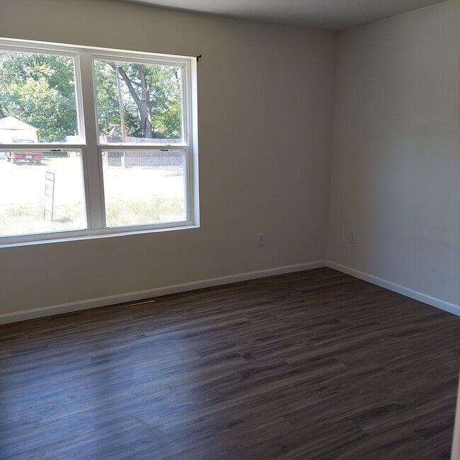 Building Photo - 1010 S Singleton