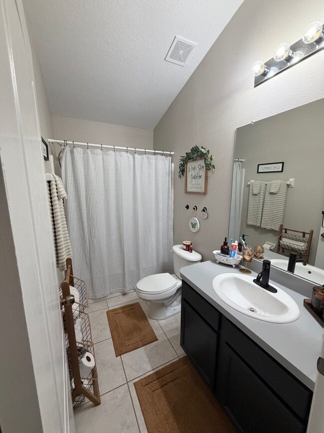 Building Photo - 2319 Tanbark Ridge Pl