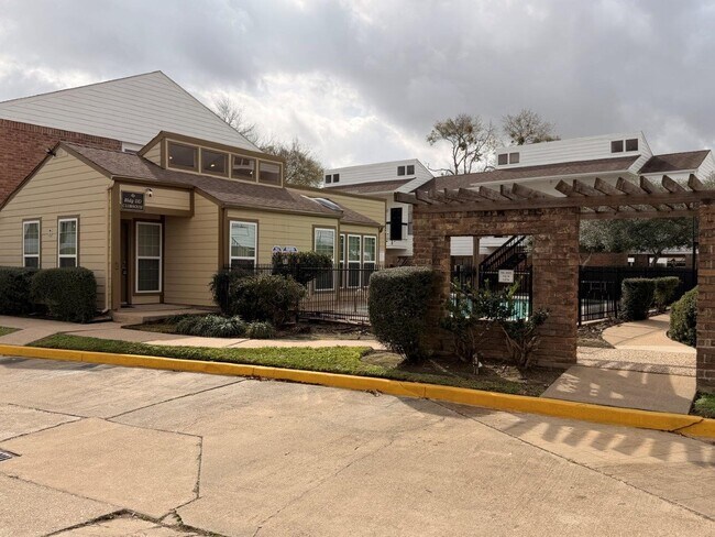 Building Photo - 7901 Cambridge St