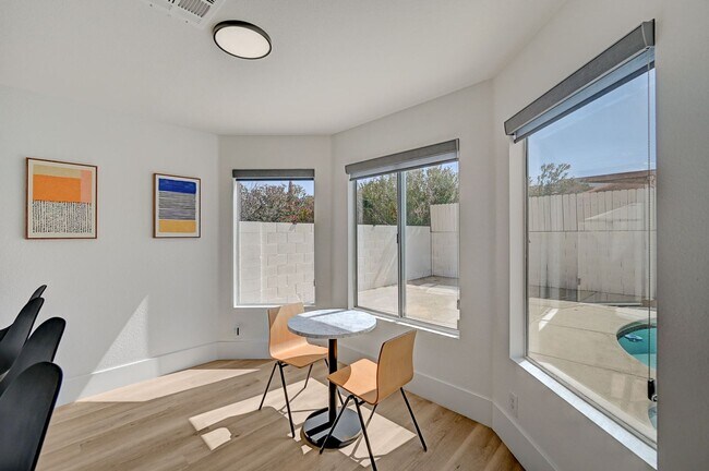 Building Photo - Furnished 4 bedroom home in the Lakes!