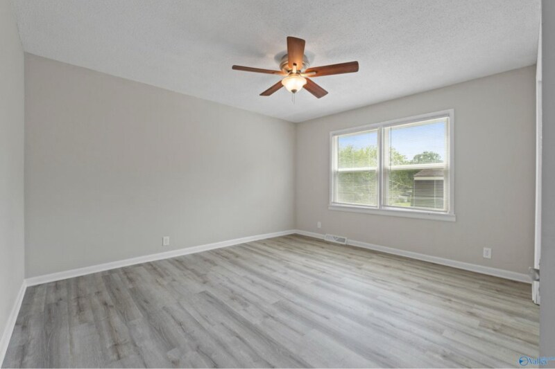 Building Photo - 2519 Excalibur Dr SE