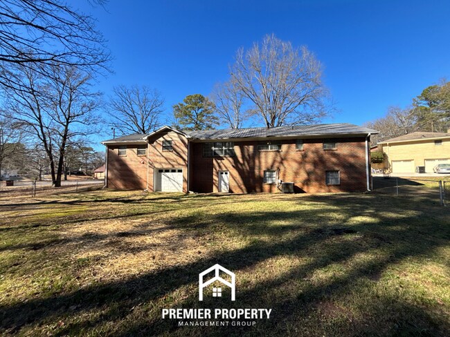 Building Photo - Spacious 3BR Home Near Birmingham w/ Hardwood Floors, Fenced Yard & Garage