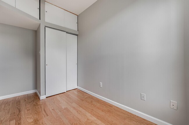 Building Photo - 813 Park Ave