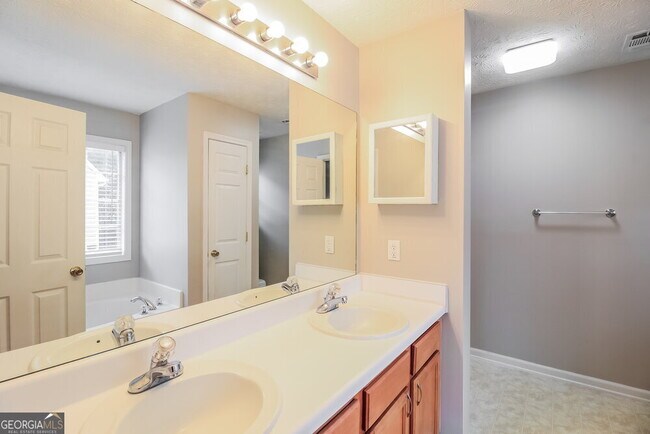 Building Photo - 3415 Wrenwood Ct
