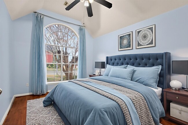 Building Photo - 12530 Meadowglen Dr