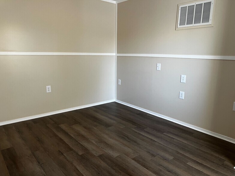 Building Photo - 709 N Collins Fwy