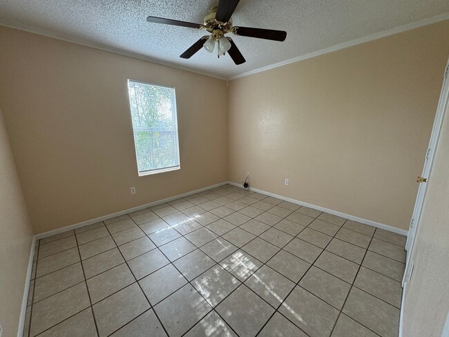 Building Photo - 4602 Hank Dr