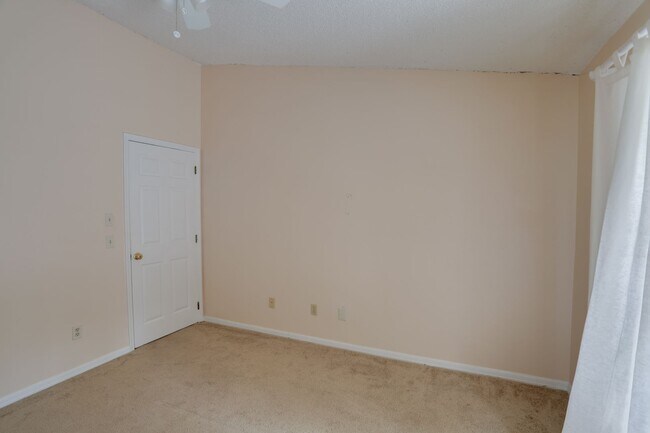 Building Photo - 5212 Abelia Dr